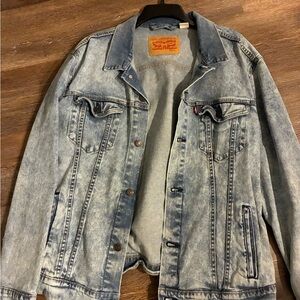 Men Levi’s relaxed trucker style Light Blue Denim Jacket XL